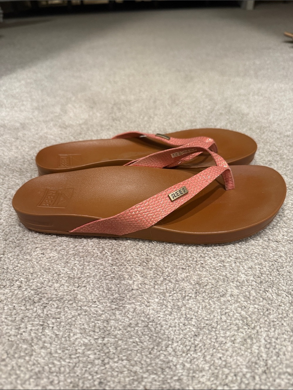 🪸 Reef Coral Pink Strap Brown Footbed Flip Flops - Picture 2 of 5